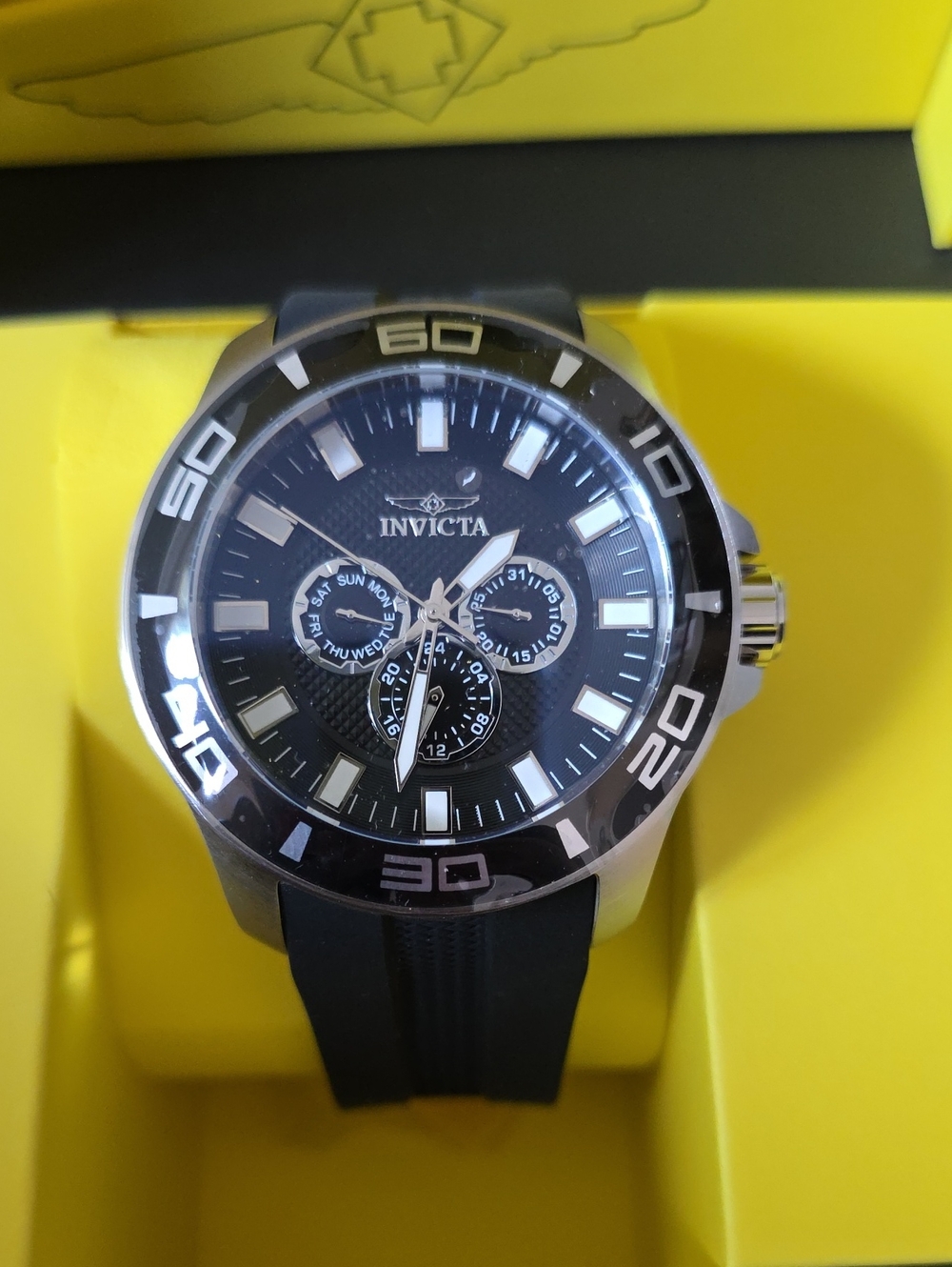 553. Invicta Pro Diver Model 28000 Men's Watch 50mm